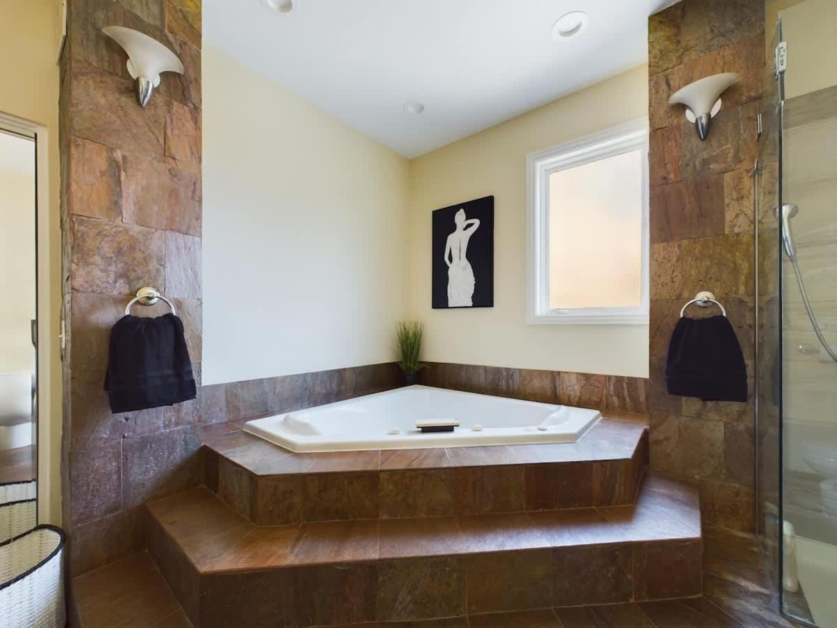 Luxe 4Br With Hot Tub & Game Room Chicago Exteriör bild